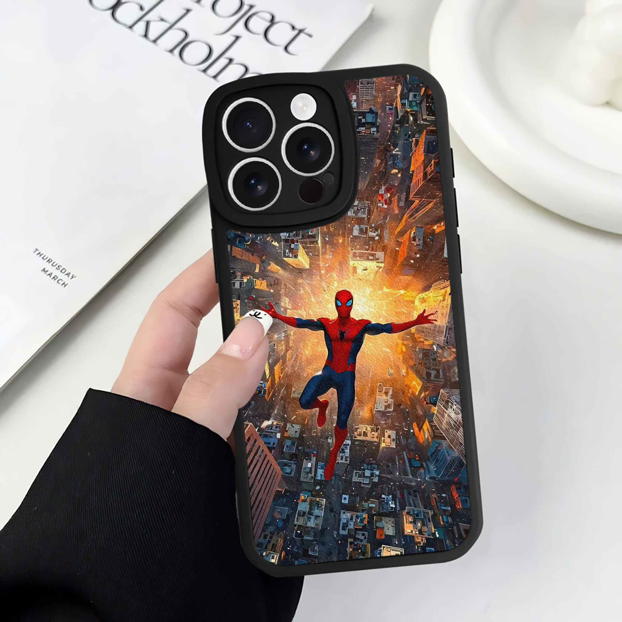 Spider Man スパイダーマン 【iPhone 16シリーズ対応】シリコンスマホケース（レザー調） 材質：シリコン